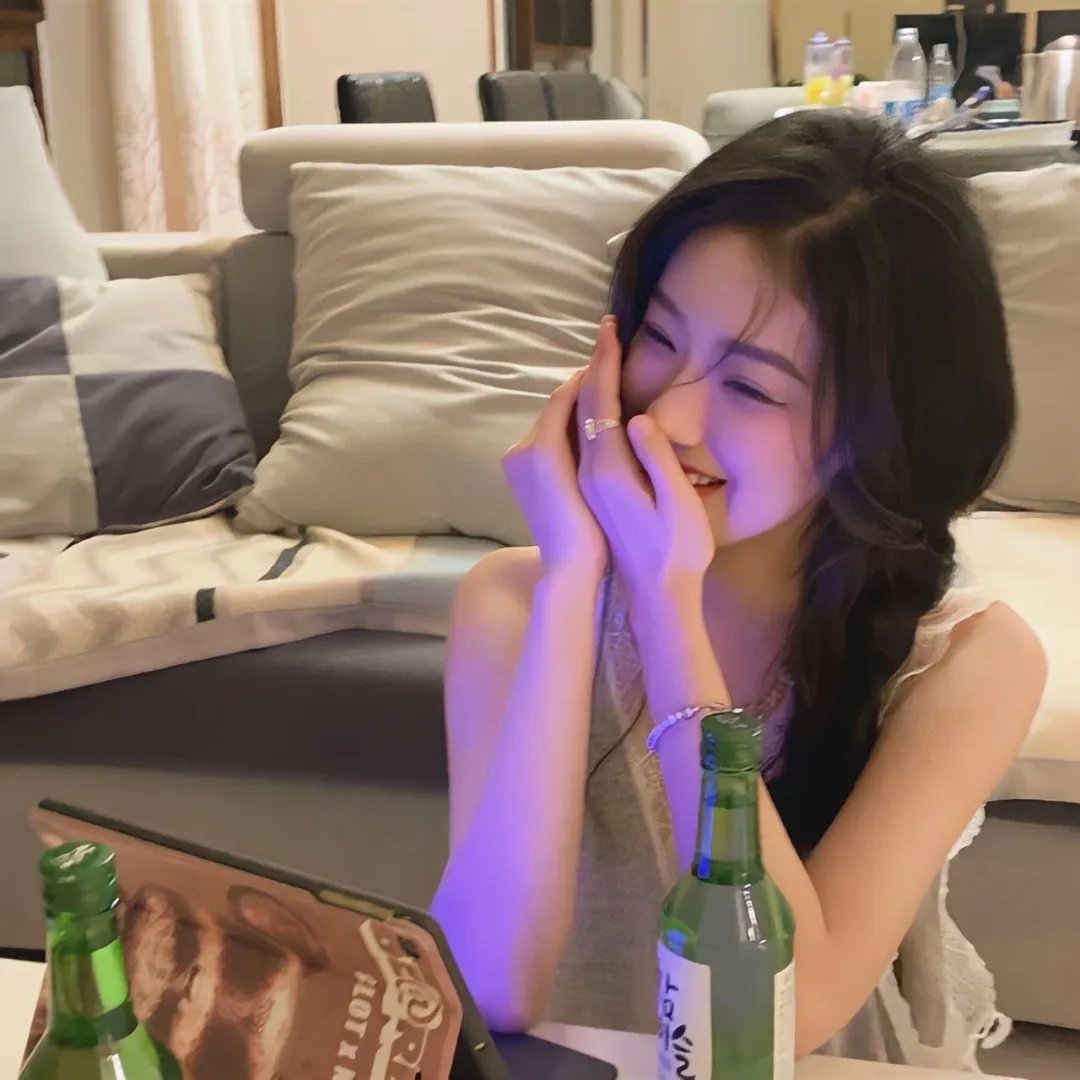 一线女星被曝被拍到同回酒店，连续多日品牌活动现场画面流出
